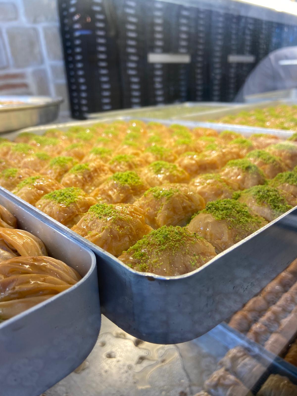 Fıstıklava klasik baklava, el yapımı geleneksel tatlı, yakın plan görünüm, premium kalite